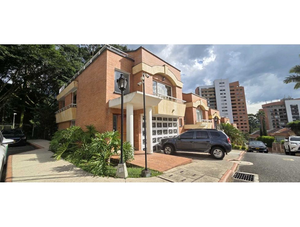 Casa en Altos Del Poblado, Medellín
